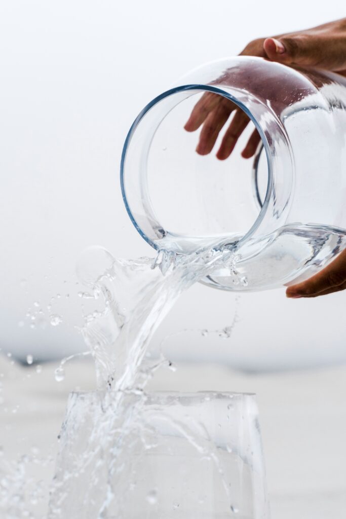How Much Does a Gallon of Water Weigh? guide to gallon weight, water density, conversion charts, measurement tips, and everyday calculations.